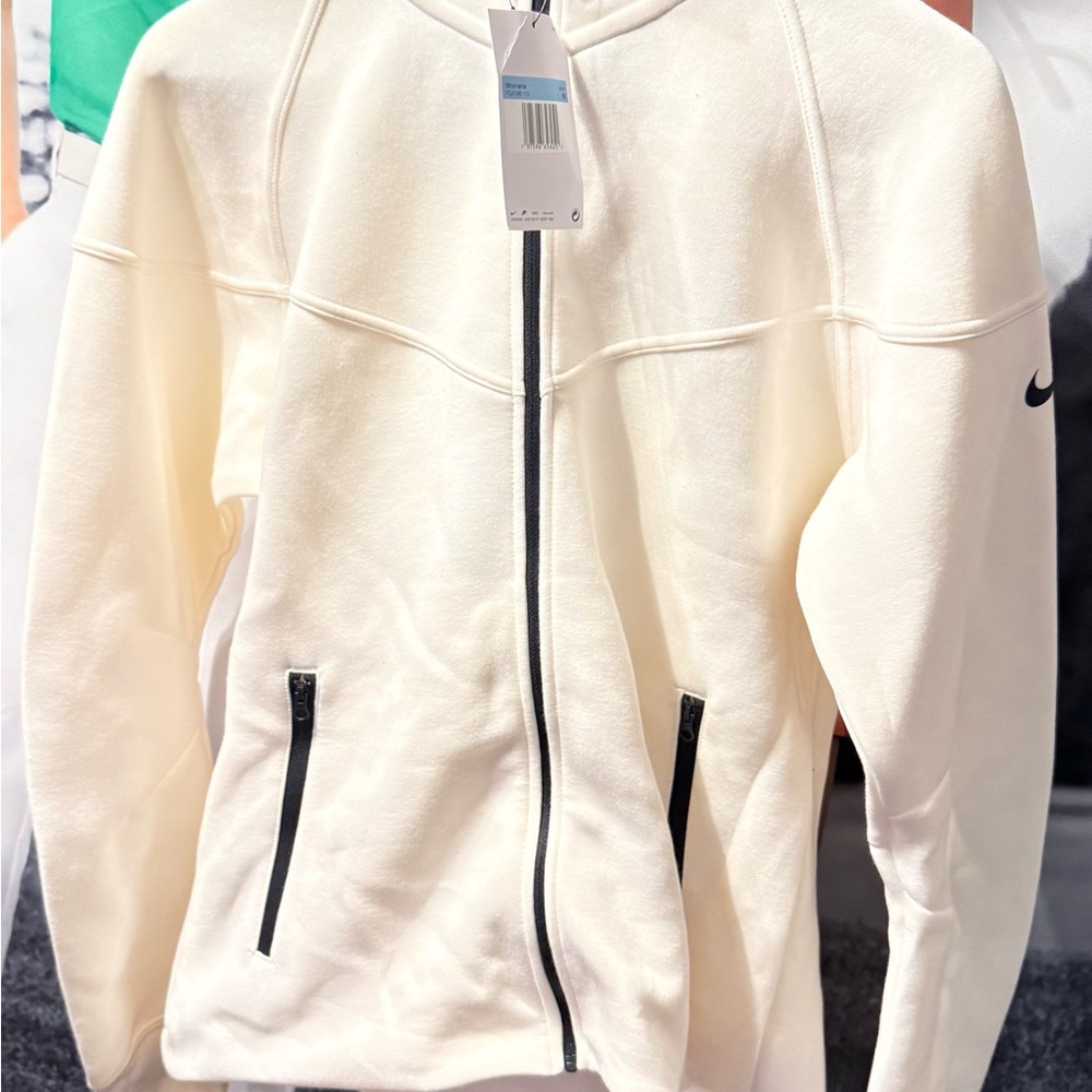 Nike woman’s Cream Lightweight Jacket
